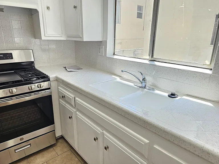 1202 N Fuller Ave #7 — Photo 8