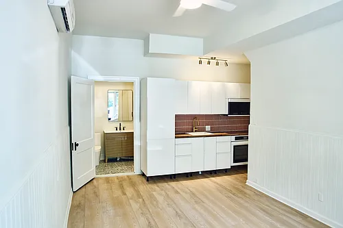 18 W Queen Ln #1 Photo 1
