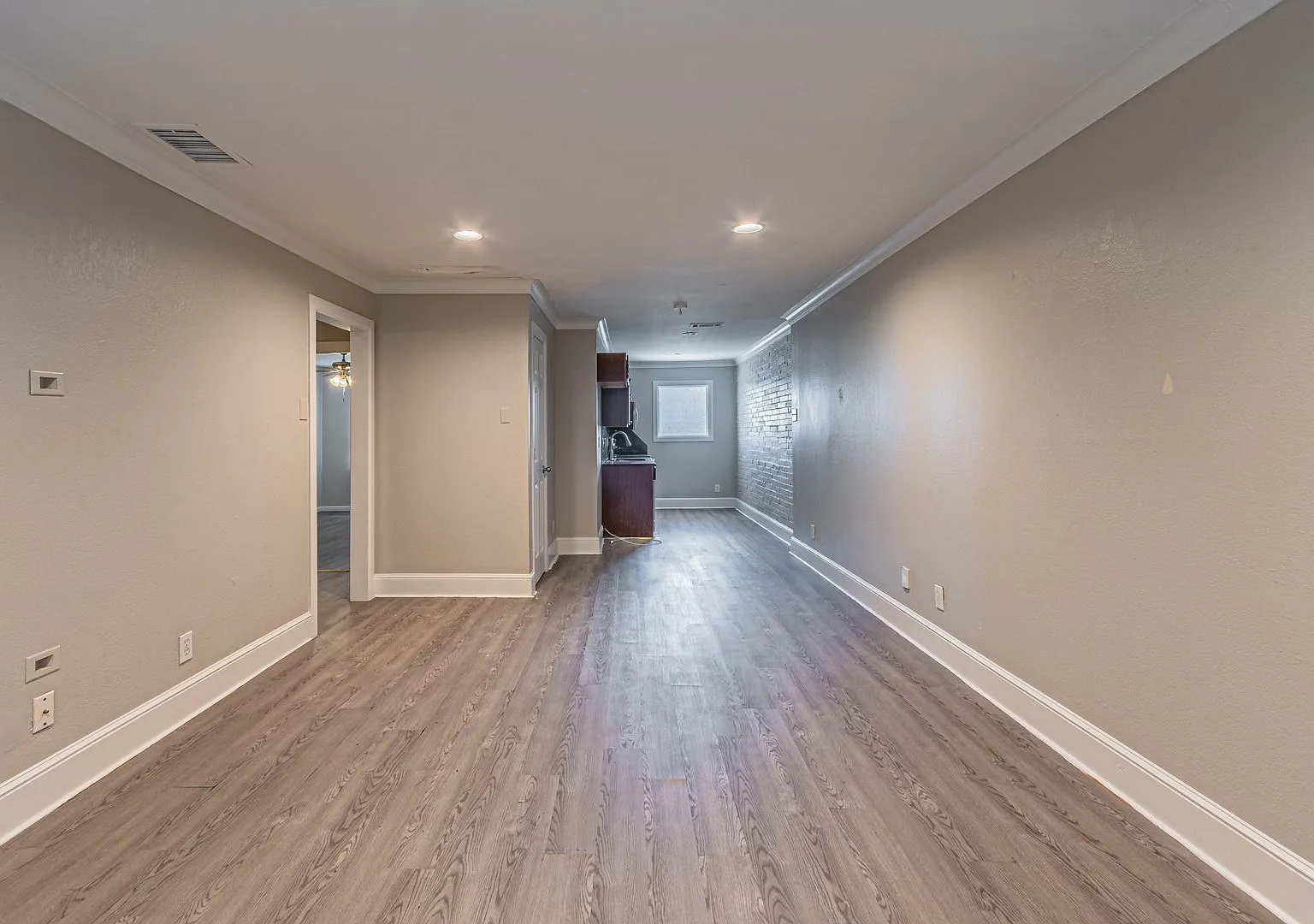 2 bed, 873 sqft, $1,600 — Photo 3