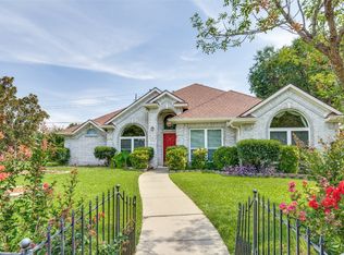 2724 Summertree Dr, Carrollton, TX 75006