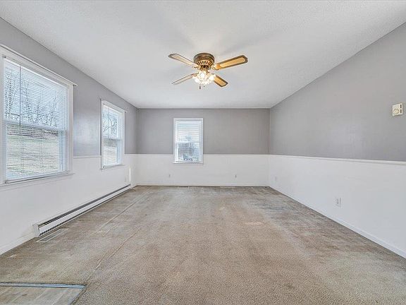 3rd image of 423 Danner Rd