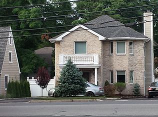 119 W Ridgewood Ave, Paramus, NJ 07652