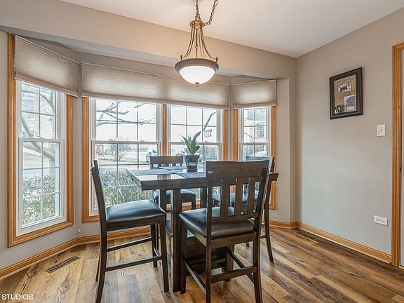 3rd image of 10111 Cambridge Ct