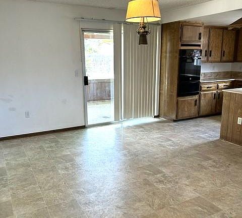 5th image of 716 Robert Dr