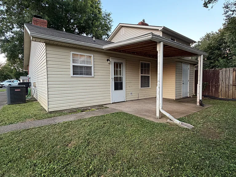 1817 Daisy Ct — Photo 14