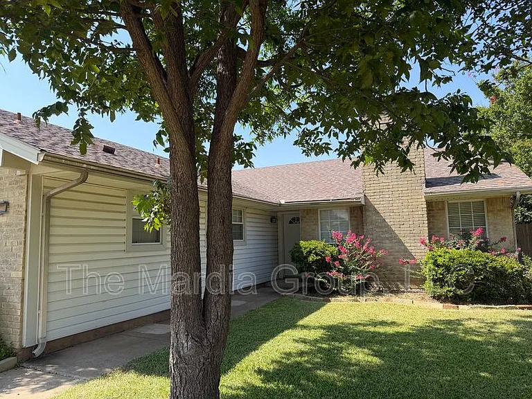 3609 Westview Ln — Photo 2