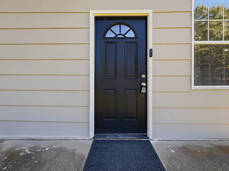 2 Mississippi Dr — Photo 2