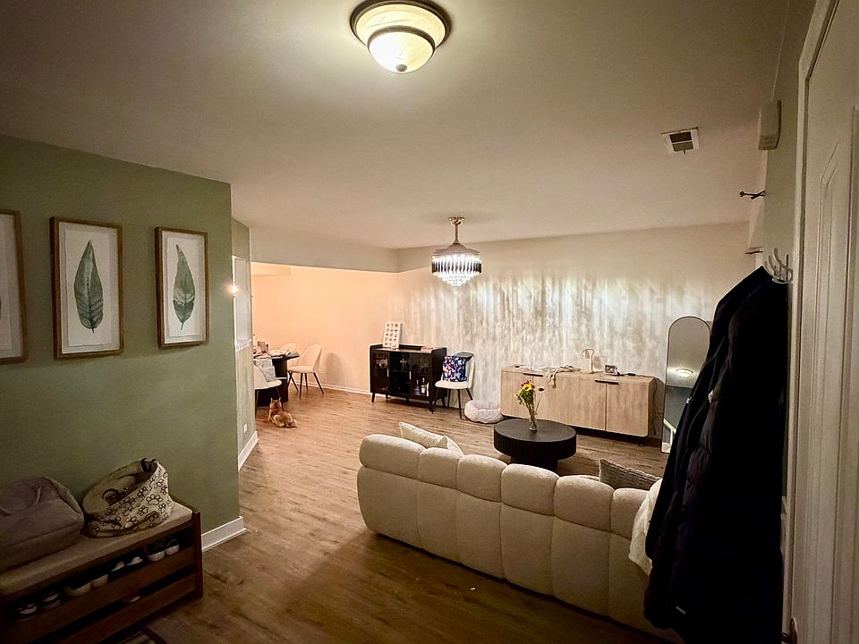 1st image of 109 Eisenhower Dr