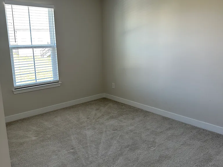 221 Pryor Dr — Photo 17