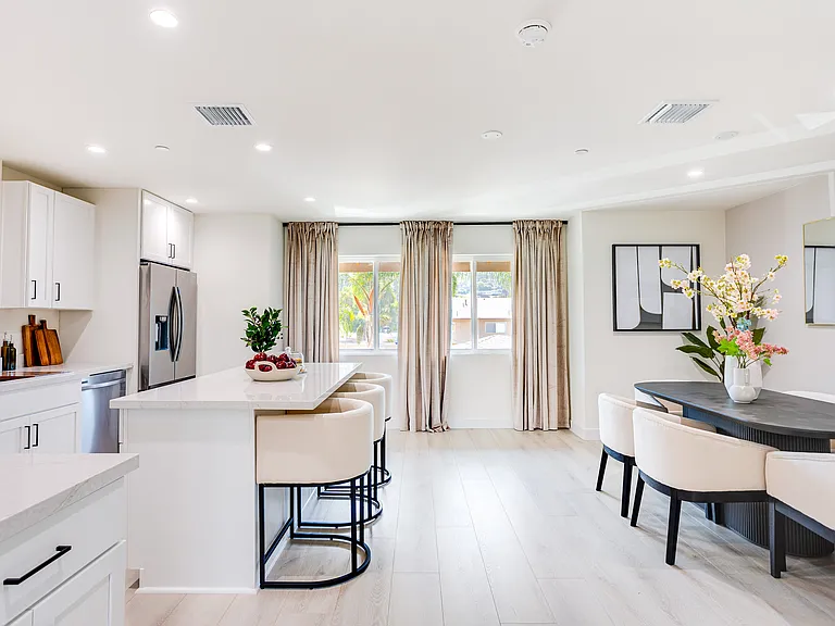 1020 S Mollison Ave — Photo 14