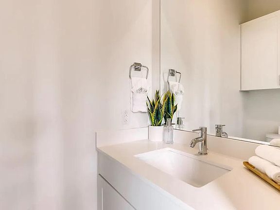 3rd image of 2595 N Fitzhugh Ave #2
