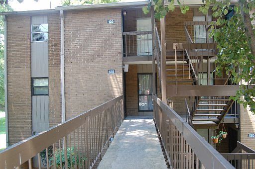 1st image of 128 Canberra Dr