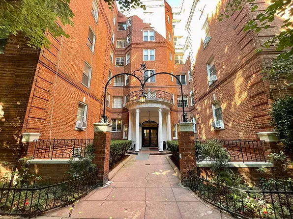 40 Ocean Pkwy APT 1A, Brooklyn, NY 11218