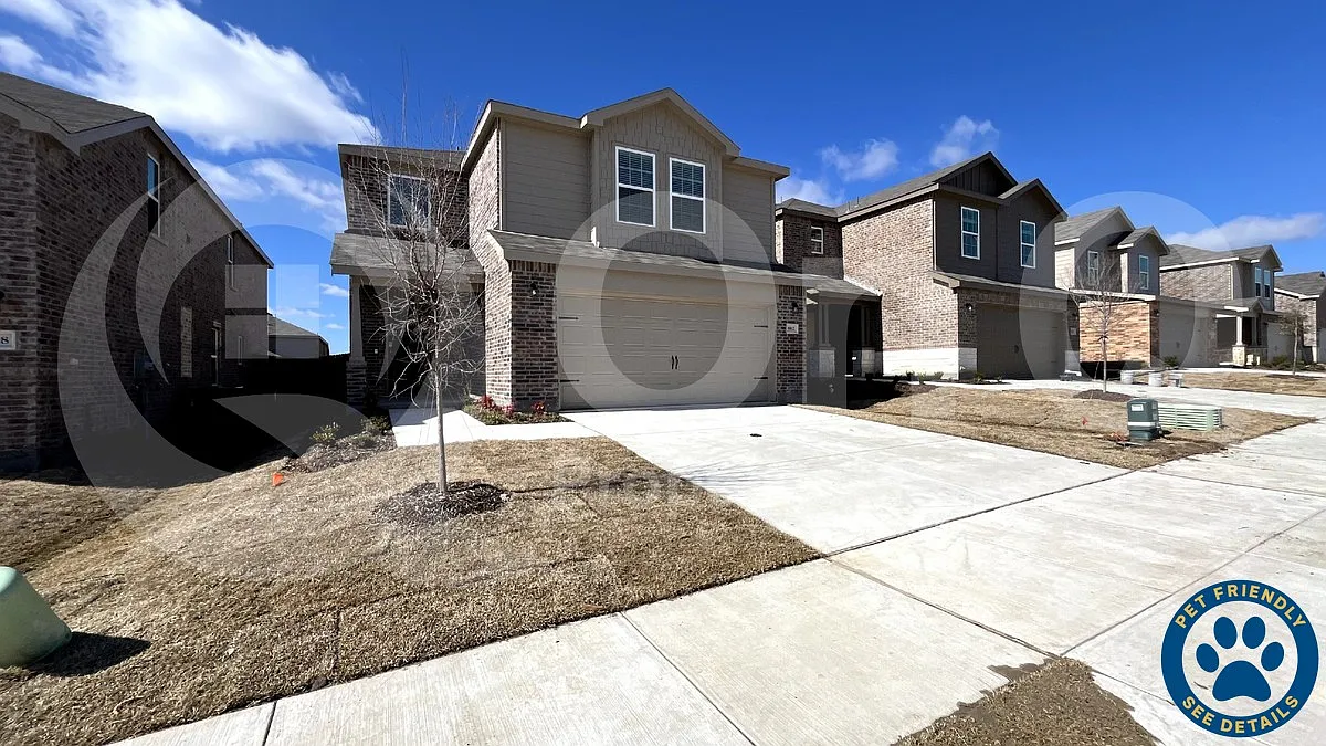 4 bed, 2.5 bath, 1824 sqft, $2,099 — Photo 1