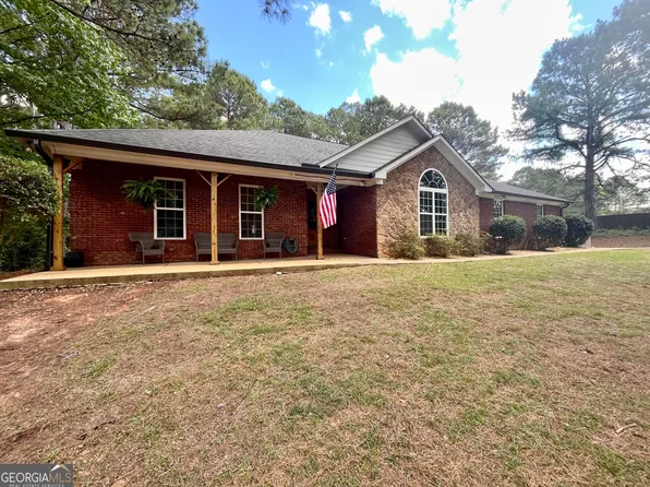 314 Mountain Creek Dr, Hamilton, GA 31811