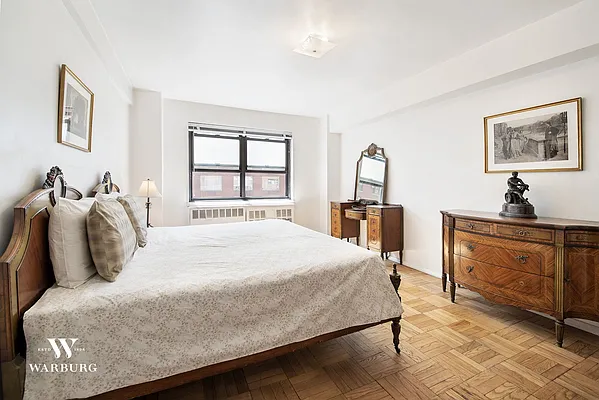 Sold by Warburg | media 11