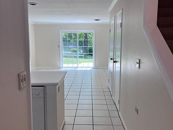 3rd image of 10 Lakeshore Ter Unit 67