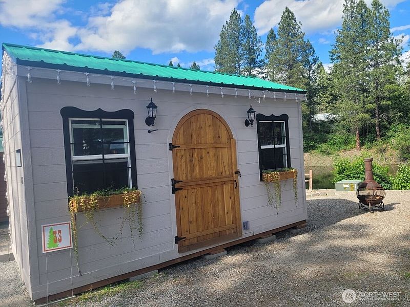 2nd image of 106 Tall Pine Loop N
