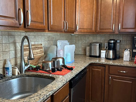 4th image of 19 Holbrook Ct #2