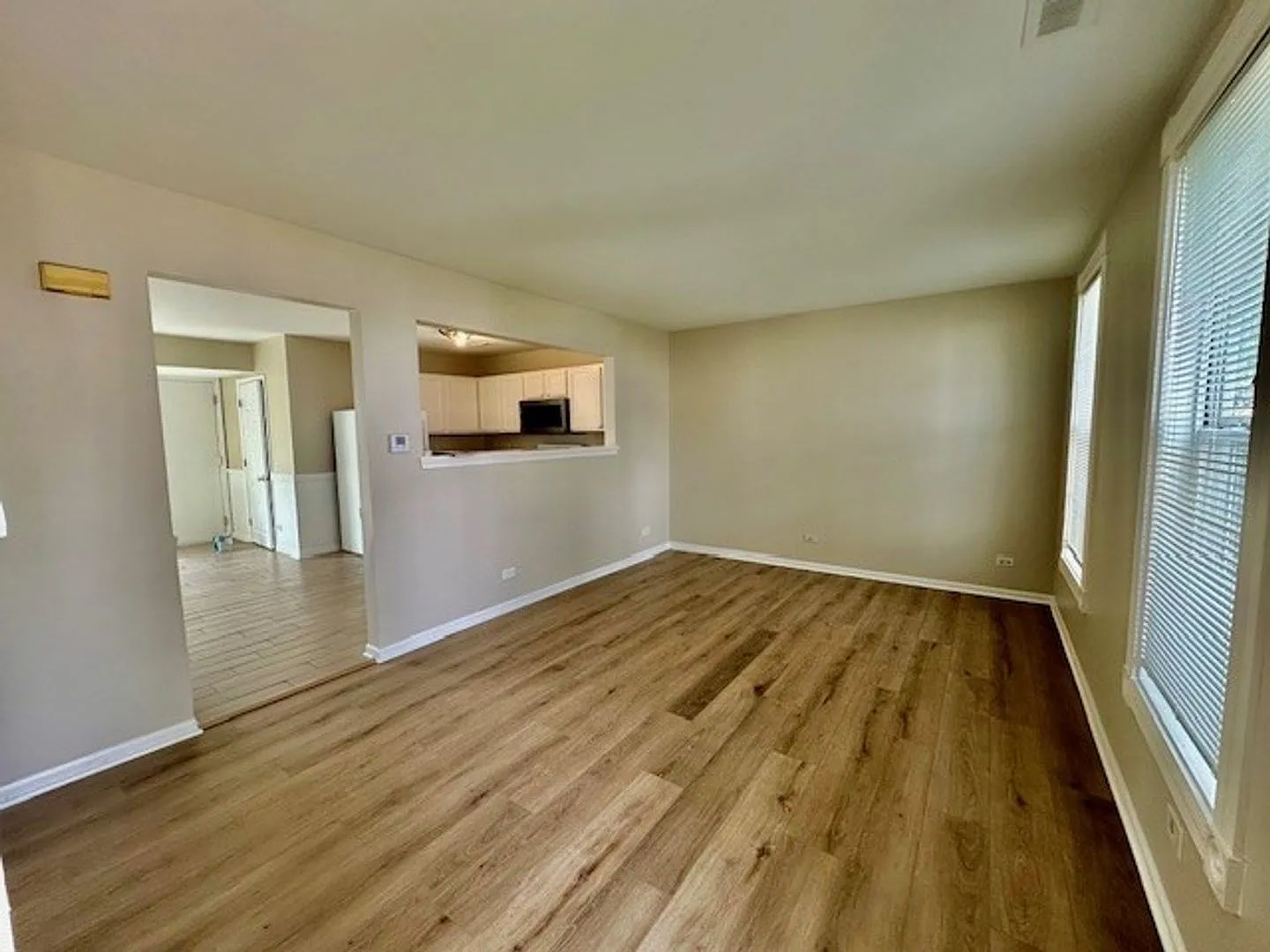Beautiful 3 bedroom 1.1 Bathroom home — Photo 2