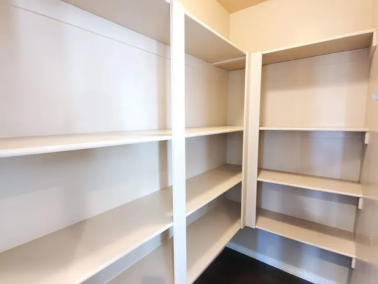 671 N Bluffview Cir — Photo 17