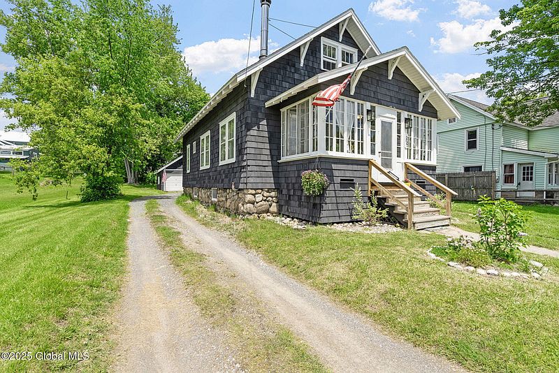 4th image of 26 2nd Avenue