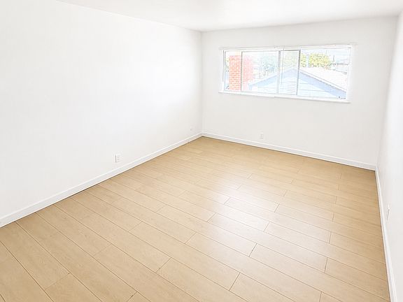 4th image of 4086 W 142nd St Unit D