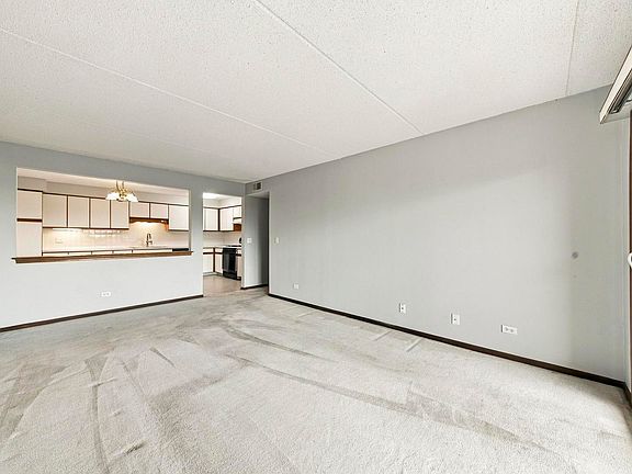 4th image of 6530 W Irving Park Rd APT 501