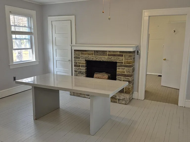 901 Beverly Ave — Photo 2