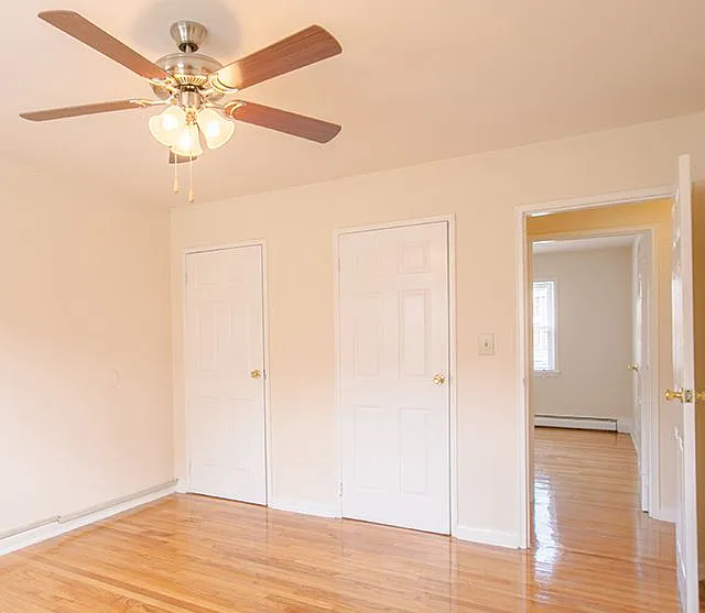 Country Club Apartments — Photo 10