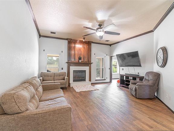 4th image of 1321 SW 131st Ter