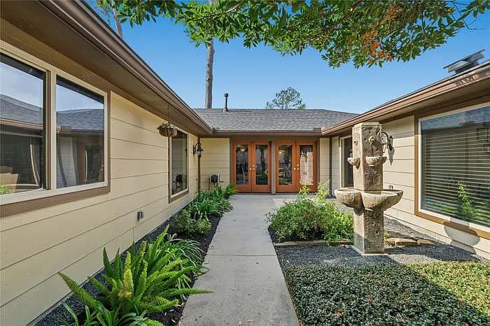1534 Glourie Dr — Photo 14