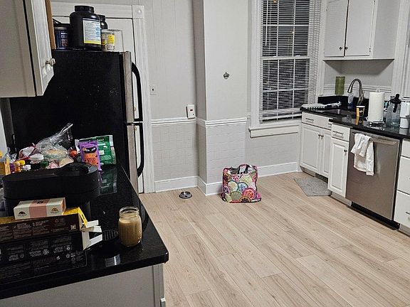 5th image of 137 1/2 S Cherry St
