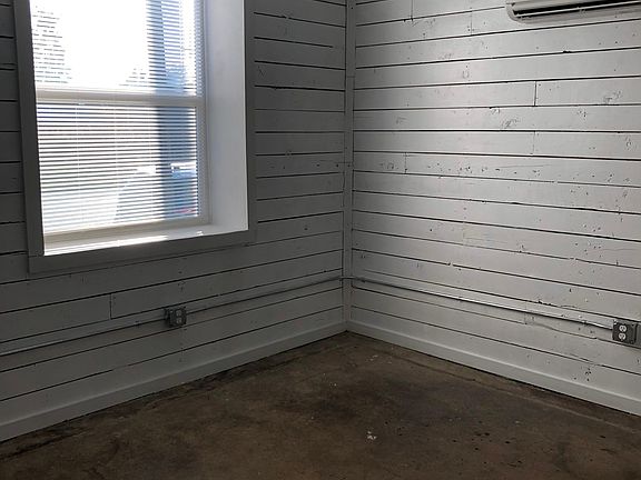 Bedroom with climate controlled HVAC