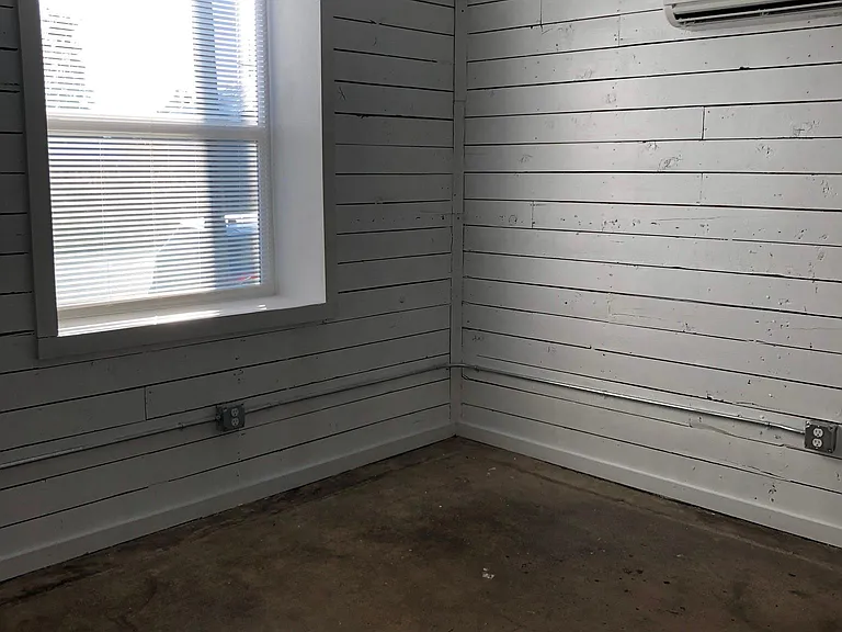 Bedroom with climate controlled HVAC