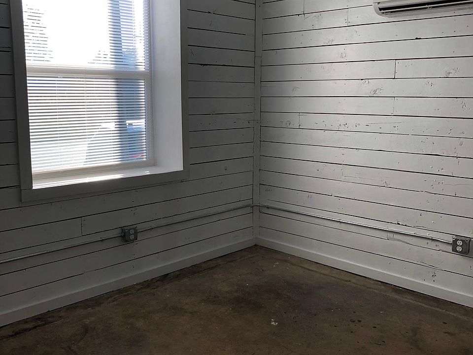Bedroom with climate controlled HVAC