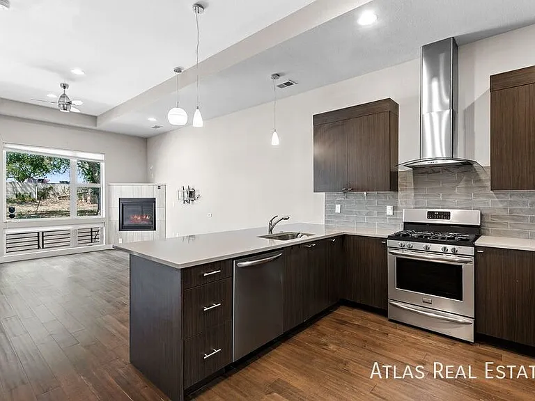 4132 E 35th Ave — Photo 8