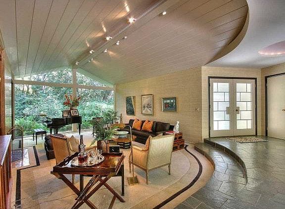 Entry way/Living room