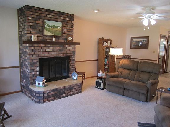 5th image of 411 Everette St