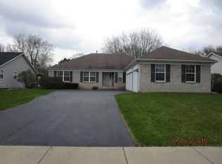 24 S Hankes Rd, Aurora, IL 60506