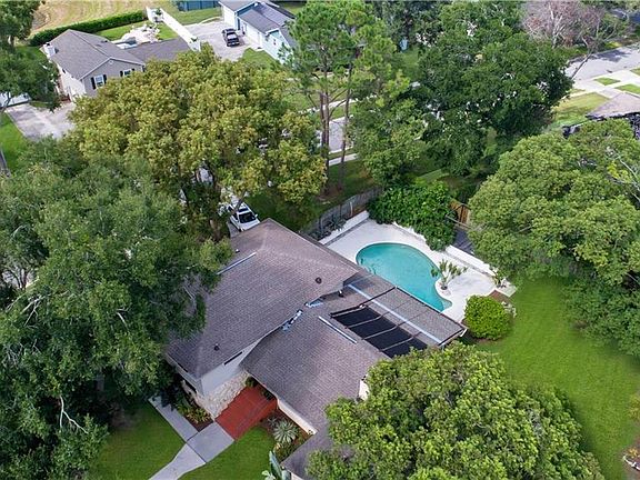 5th image of 3535 Macarthur Dr