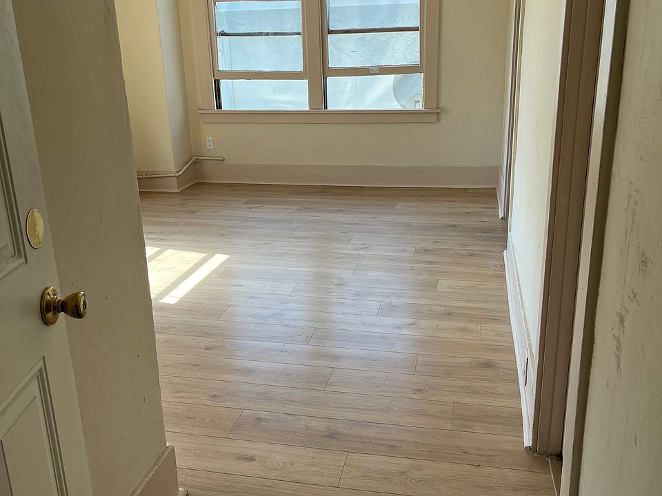 Entry way into unit