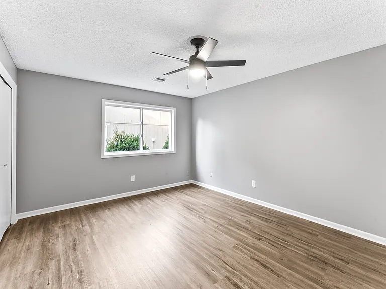 1322 N Harvey Dr — Photo 16