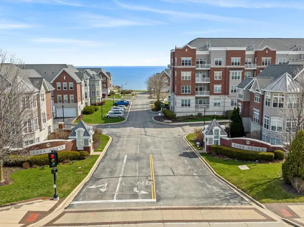 3926 South Lake DRIVE #1142, Saint Francis, WI 53235