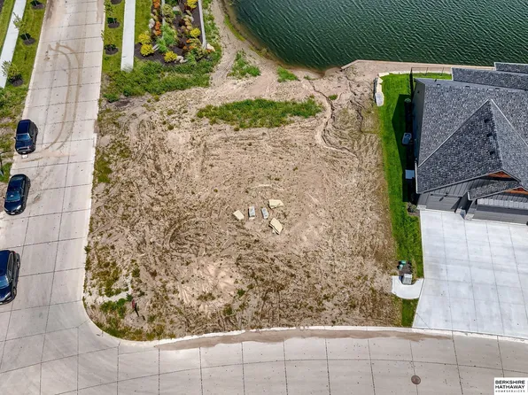 28586 Jessie Cir, Valley, NE 68064