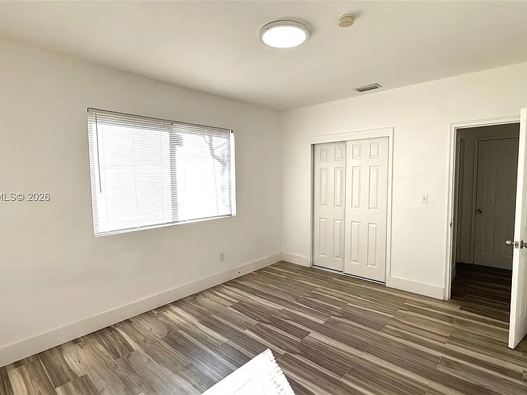 120 NE 55th St #4 — Photo 3