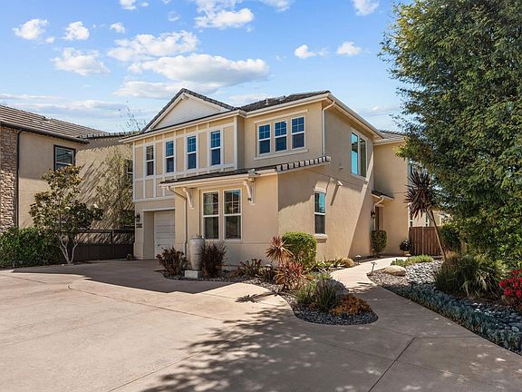 3rd image of 15083 Aramon Pl