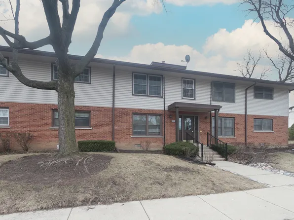 235 Washington Sq APT C, Elk Grove Village, IL 60007