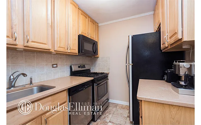 Rented by Douglas Elliman | media 24