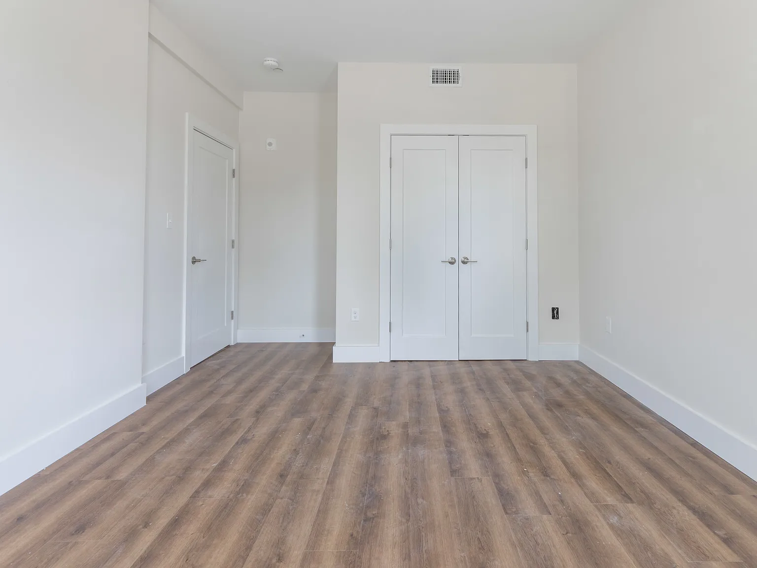 3 bed, 1050 sqft, $3,500 — Photo 3